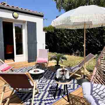 Villa spa rochelaise: Relaxation with Jacuzzi and Brasero Hotel Exterior