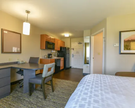 Candlewood Suites 梅德福 杰克遜縣酒店