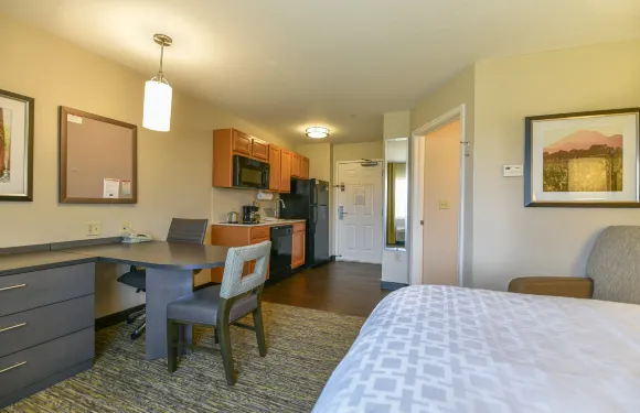 Candlewood Suites 梅德福