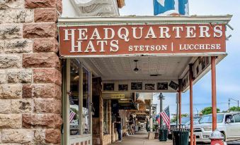 The Bank on Main St - Luxury Historic Suite on Main Street!
