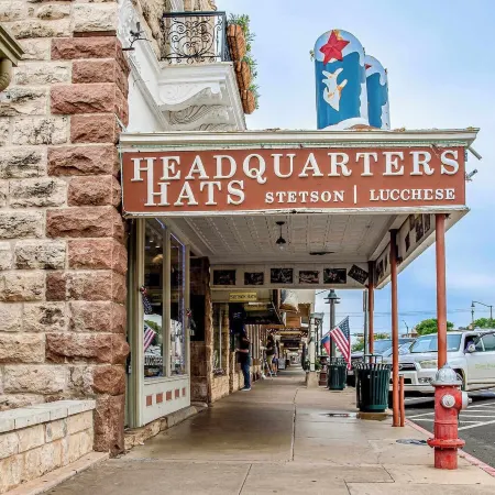 The Bank on Main St - Luxury Historic Suite on Main Street!
