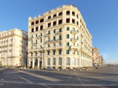 ユーロスターズ ホテル エクセルシオール ナポリのホテル