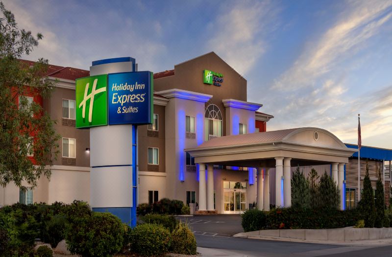 Holiday Inn Express & Suites Reno Airport by IHG