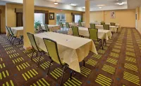 Holiday Inn Express & Suites Kansas City Sport Complex Area Các khách sạn ở Unity Village