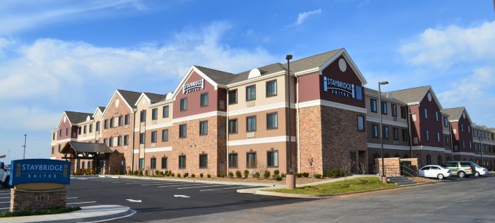 Staybridge Suites BOWLING GREEN by IHG ウォーレンのホテル