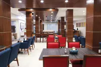 Holiday Inn Express & Suites HOUSTON IAH - BELTWAY 8 by IHG - breakfast