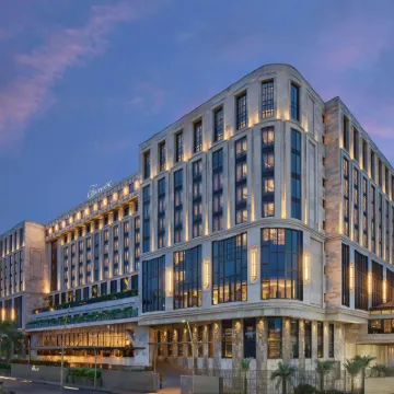 Fairmont Mumbai Hotels near Lokmanya Tilak Station