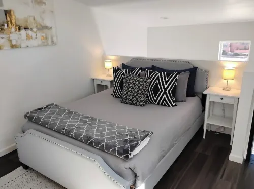 Cozy, Quaint and Sophisticated Loft Style Tiny Home!