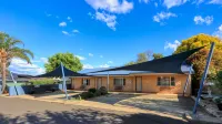 Edward Parry Motel and Apartments Hotels in Hillvue
