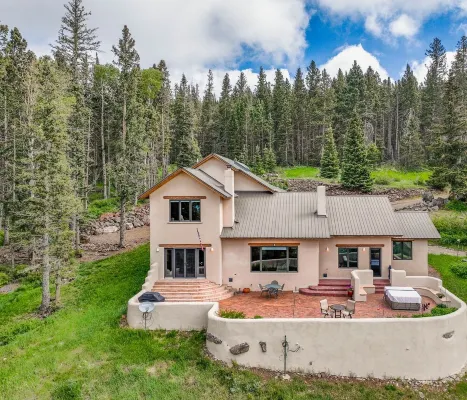 Spacious 4 bedroom with unmatched view!