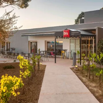 Ibis Carcassonne Est la Cité