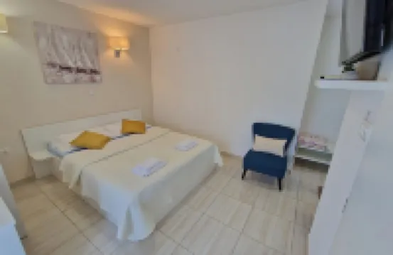 Apartmani Studio Sleeps 2 -Parking -Private Garden