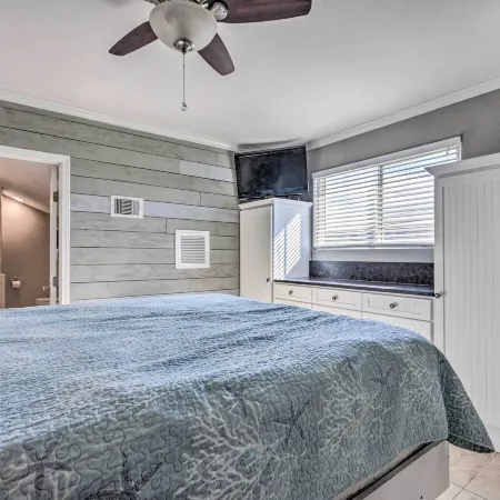 Vibrant Family Condo 100 Feet to Private Beach!