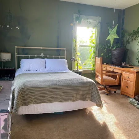 Upstairs at Thevictorian - Lush Walkable and Dog-friendly Retreat - Steps From Downtown Bellingham