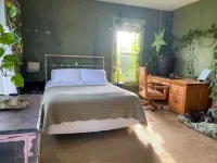 Upstairs at Thevictorian - Lush Walkable and Dog-friendly Retreat - Steps From Downtown Bellingham