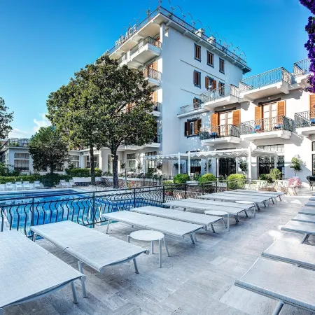 Majestic Palace Hotel Отели рядом с достопримечательностью «Улица Корсо-Италия»