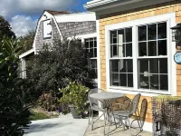 Cozy, clean, relaxing beach cottage awaits you!! Hotels in Fairhaven