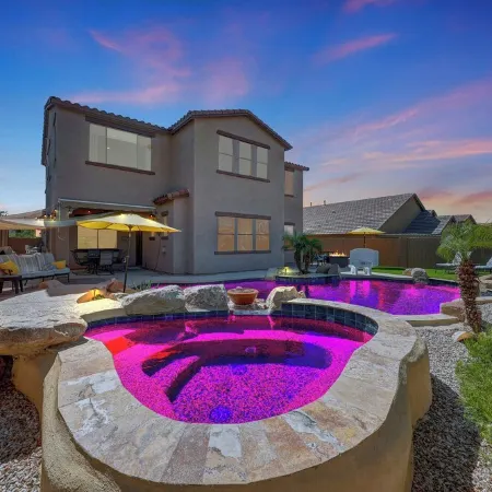 "Spacious 5Br Estrella Home, Pool Table, Heated Pool & Spa / Family & Groups"