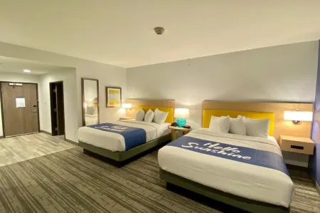 Days Inn & Suites by Wyndham Beaumont West / I-10 & Walden Отели в г. Бомонт