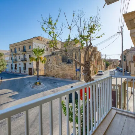 Qala Tranquil Escape - Stylish with Terrace & AC