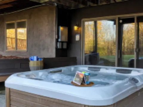 Secluded Retreat w/ Pool, Hot Tub, Fire Pit, Views Windham Mountain House Hotéis em Windham