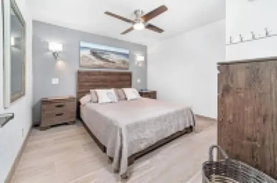 Elegant Condo in Coral Beach on the Beach