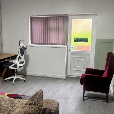 1 Room Ensuite Flat - Sleeps 2 With Sky Full Fibre