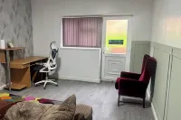 1 Room Ensuite Flat - Sleeps 2 With Sky Full Fibre - Wifi