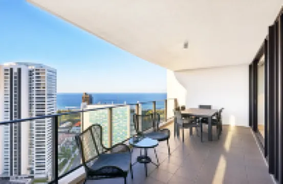 Ocean View 3-Bed with Gym, Pool, Sauna & Parking
