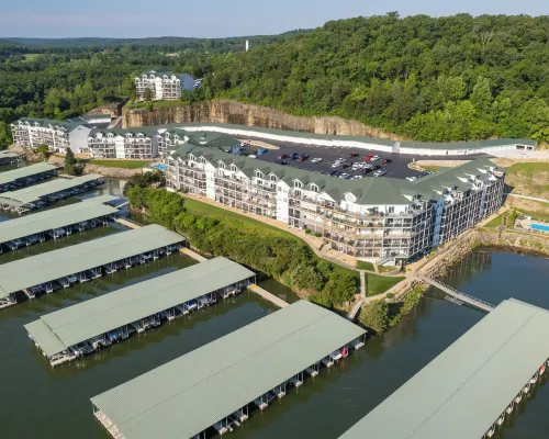 大尼安瓜的船泊位、三個泳池、高爾夫、奧扎克圓形劇場及壯觀湖景 拉塞爾住宿飯店