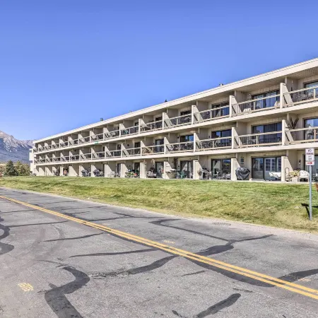 8 Mi to Keystone Resort: Dillion Condo w/ Hot Tub!