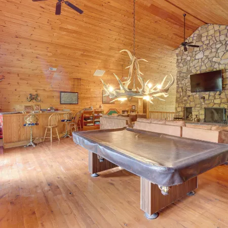 Fraziers Bottom Cabin on 800 Acres of Land w/ Lake