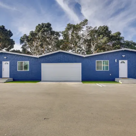 Modern Duplex Near Gaylord Resort and Bayfront!