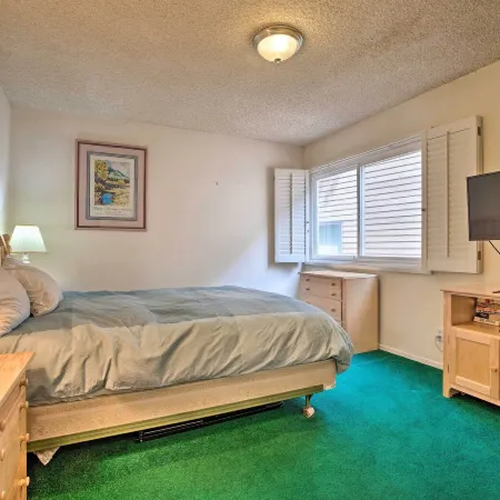 Mammoth Lakes Townhome < 2 Mi to Ski Area!