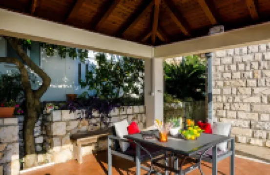 Indy's Beach Apartments