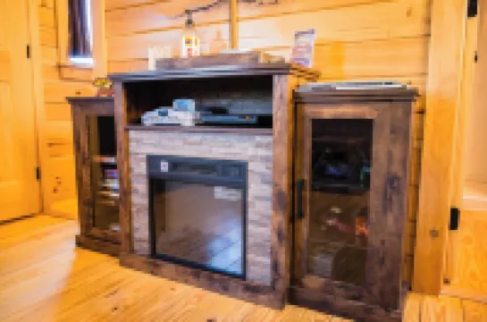 The Overlook Cabin near Grayson Highlands - Arcade & Theater