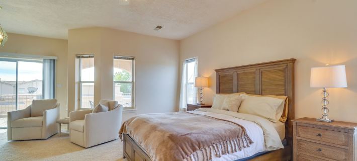 Patio w/ Tranquil Views! Home 14 Mi to Albuquerque Ξενοδοχεία στην πόλη Sandoval County