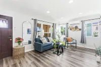 Prime Location: Remodeled 2-Bed/1-Bath with Private Entrance！