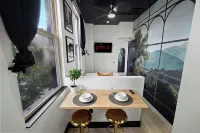 The Neon Elm Hotel - Homestays