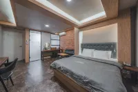 Hotel V