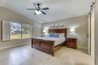 Pool, Hot Tub and Golf Course View Glendale Oasis! - spa