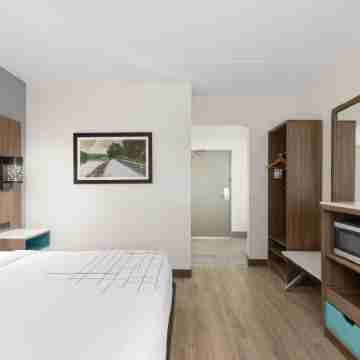 La Quinta Inn & Suites by Wyndham Atlanta Roswell Rooms