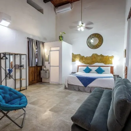 Las Mariposas Hotel & Studios