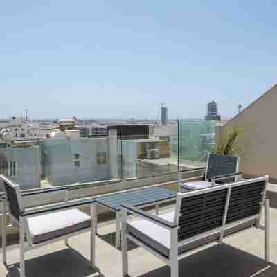 Sunlit Top Floor 2BR APT Big Terrace Others