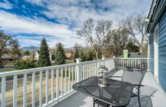 Downtown Getaway With Balcony King Beds