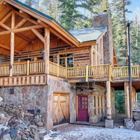 Hot Tub & Mtn Views: Woodsy Cabin in Greer