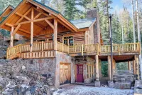 Hot Tub & Mtn Views: Woodsy Cabin in Greer - Country Houses