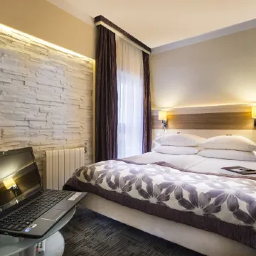 Hotel 3 Trio