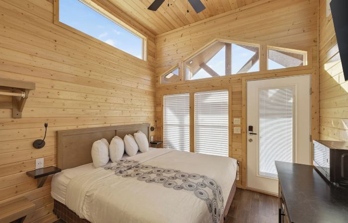Cozy Tiny Home 2 King Room Sleeps 4