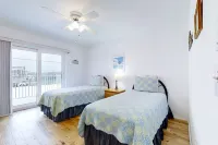 Fabulous Oceanfront Find in Flagler Beach w/Shared Pool, WiFi, Central AC, W/D - Parvekkeita